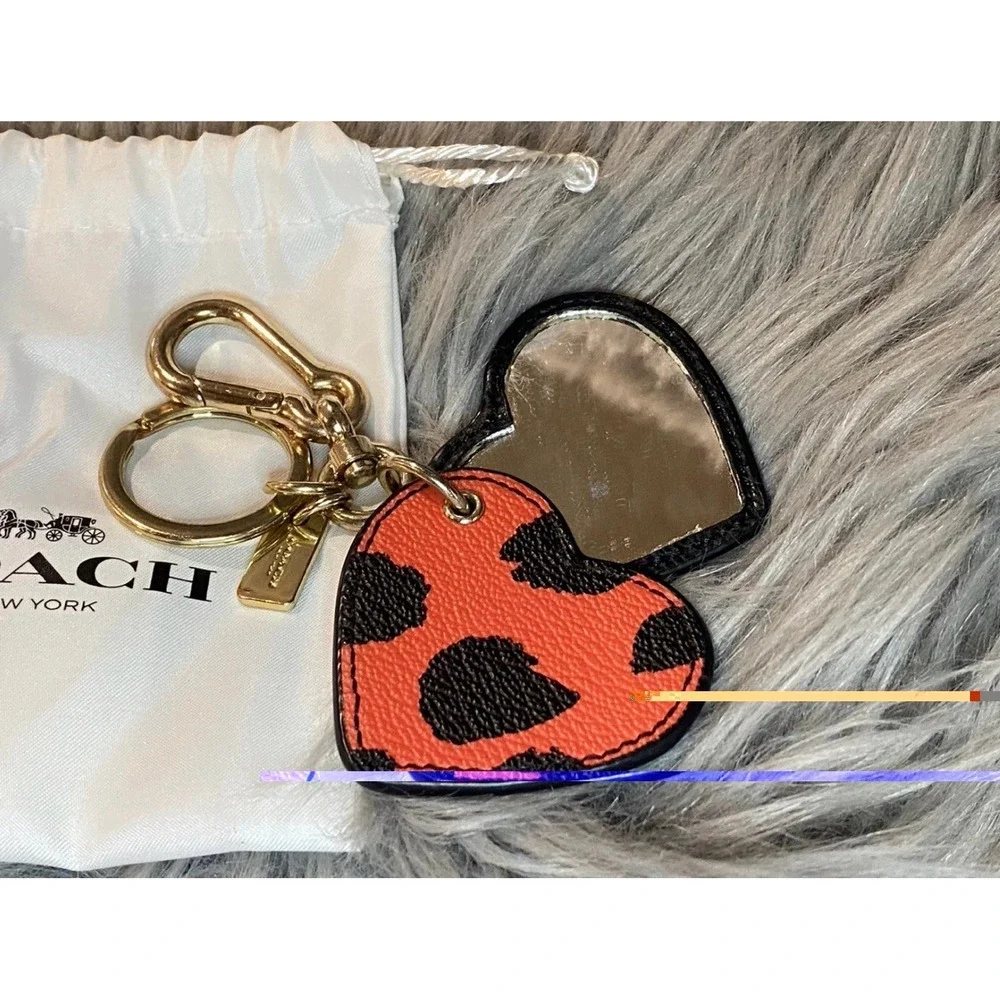 COACH LEATHER DOUBLE HEART MIRROR IN LEOPARD PRINT CHARM KEY CHAIN‎ FOB - F54917